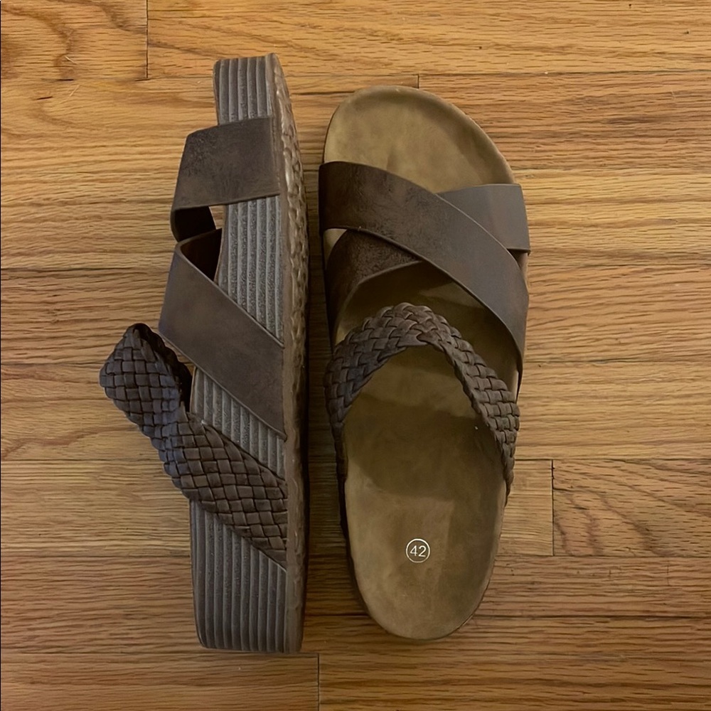 Summer Sandals - Picture 2 of 3